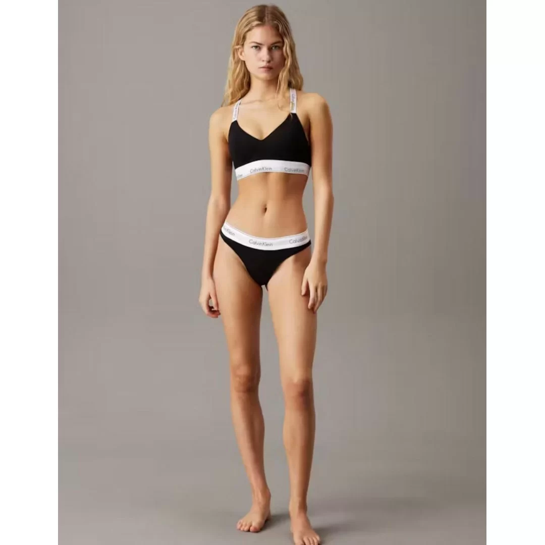 Perizoma Modern Cotton Thong da donna Calvin Klein art. F3786 a vita media con cintura elastica con firma Calvin Klein